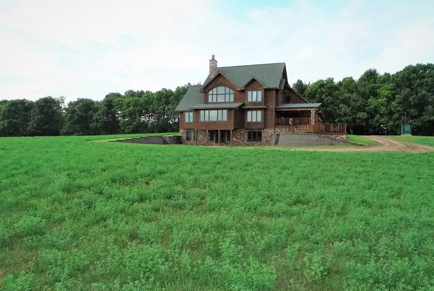 Pepin, Wis. 5,100 square feet cabin 2